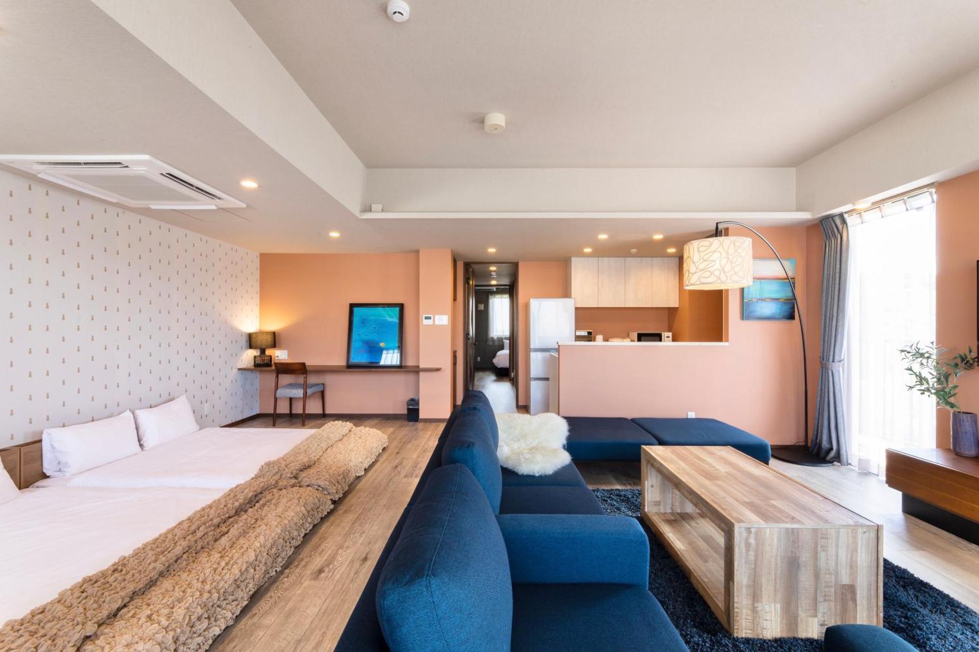 Breaky Hotel Chatan Exteriör bild